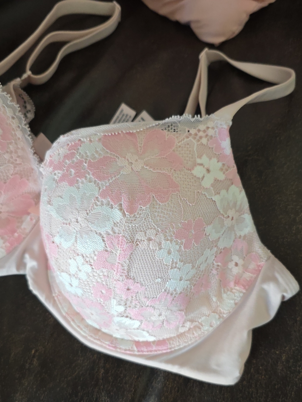 Victoria's Secret Pink & White Floral Lace Underwire Bra with Scallop Trim - Picture 2 of 7